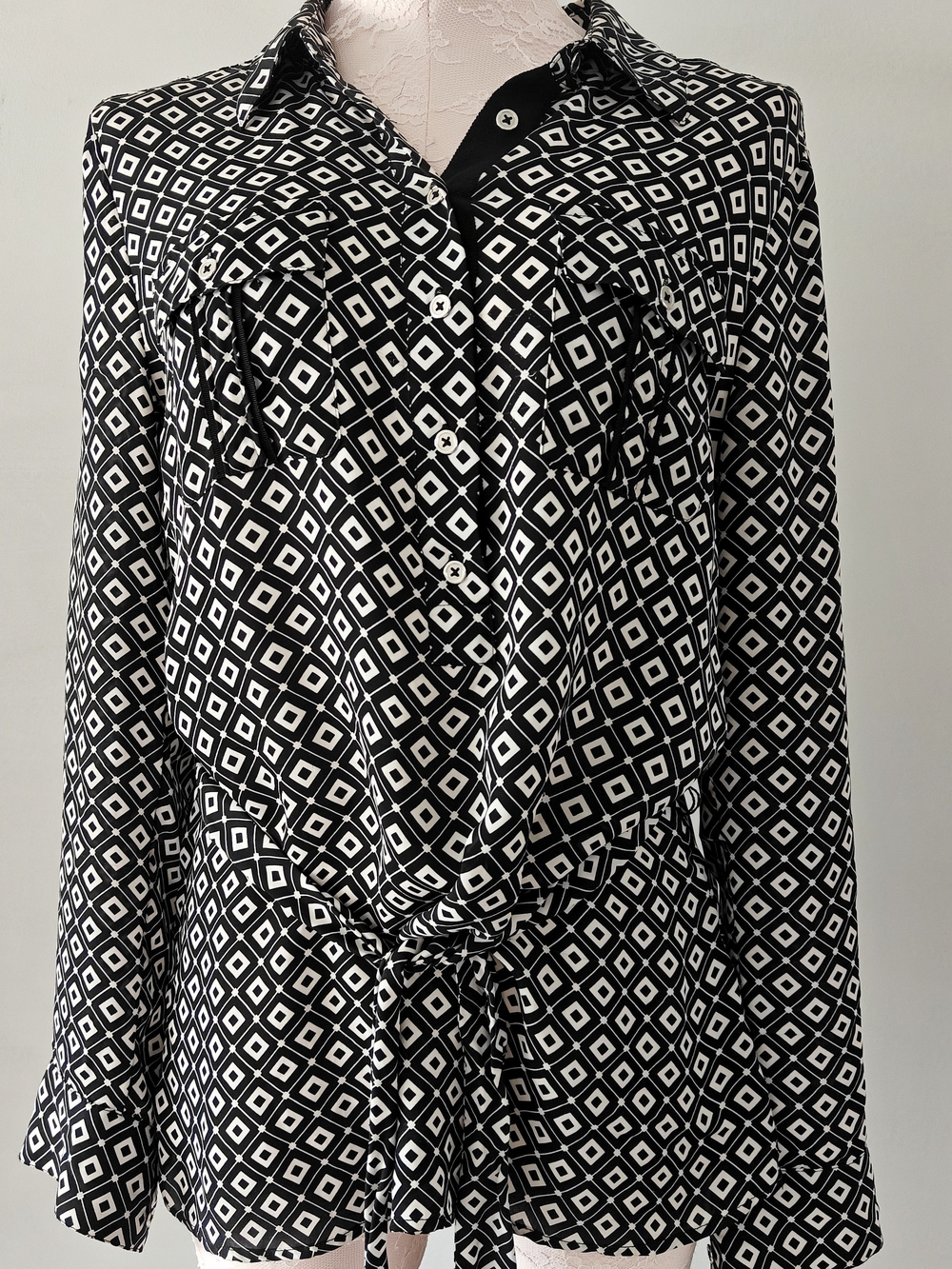 WHBM 100% Silk Black&White Geometric Tie-Front Button Blouse Office Natural